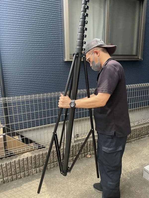 高所撮影三脚を組み立てる